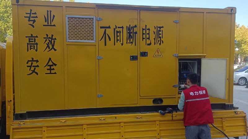 桥东柴油发电机组和UPS电源配合使用时，如何避免切换过程中的电力中断？